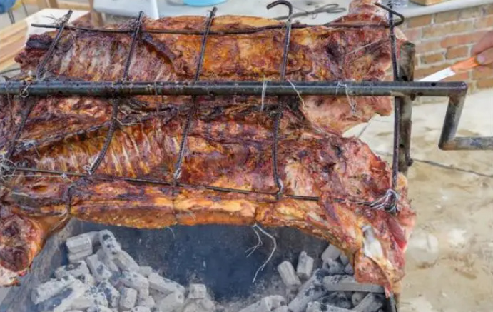  Cochon aux petites oreilles lumineuses